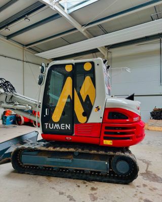 ONE WAY VISION nebo také perforované fólie 🤩 Dirkovaná fólie zajišťuje že zvenčí je vidět reklamní potisk a zevnitř je...